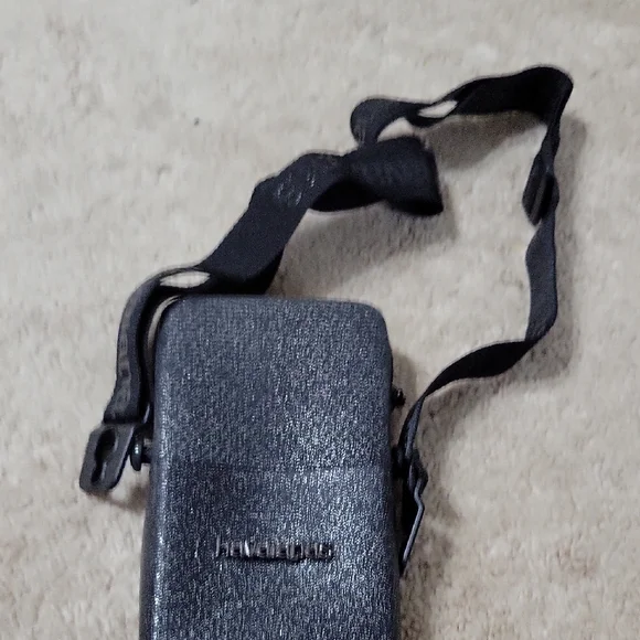 Havaianas Gray Camera Case with Strap - Picture 1 of 6